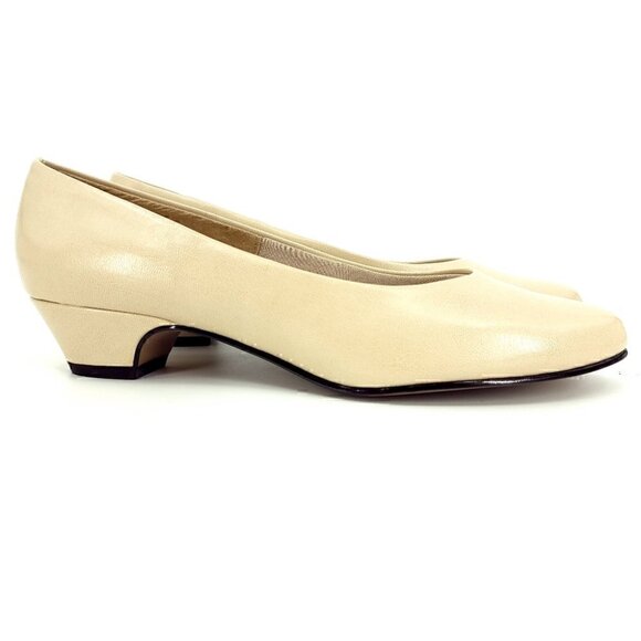 Soft Style EUC Women's 7.5 USA Style# H79652 Slip On Low Heel Cream Pumps - Picture 7 of 12